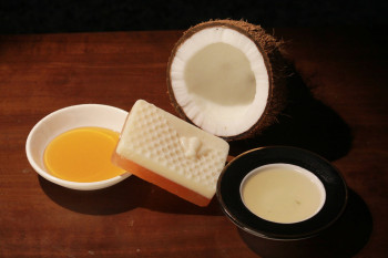 HONEY AND SHEA BUTTER FACIAL BAR -SHVAASA SERIES