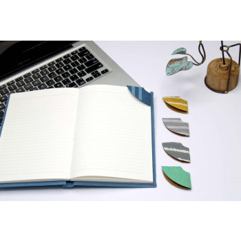 set of 5 assorted BOOKMARK