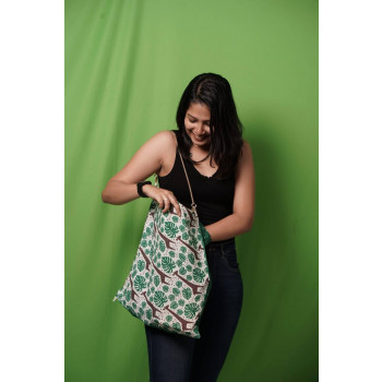 Tote scarf with print of Shimmer and Giraffe - 2 in 1 design